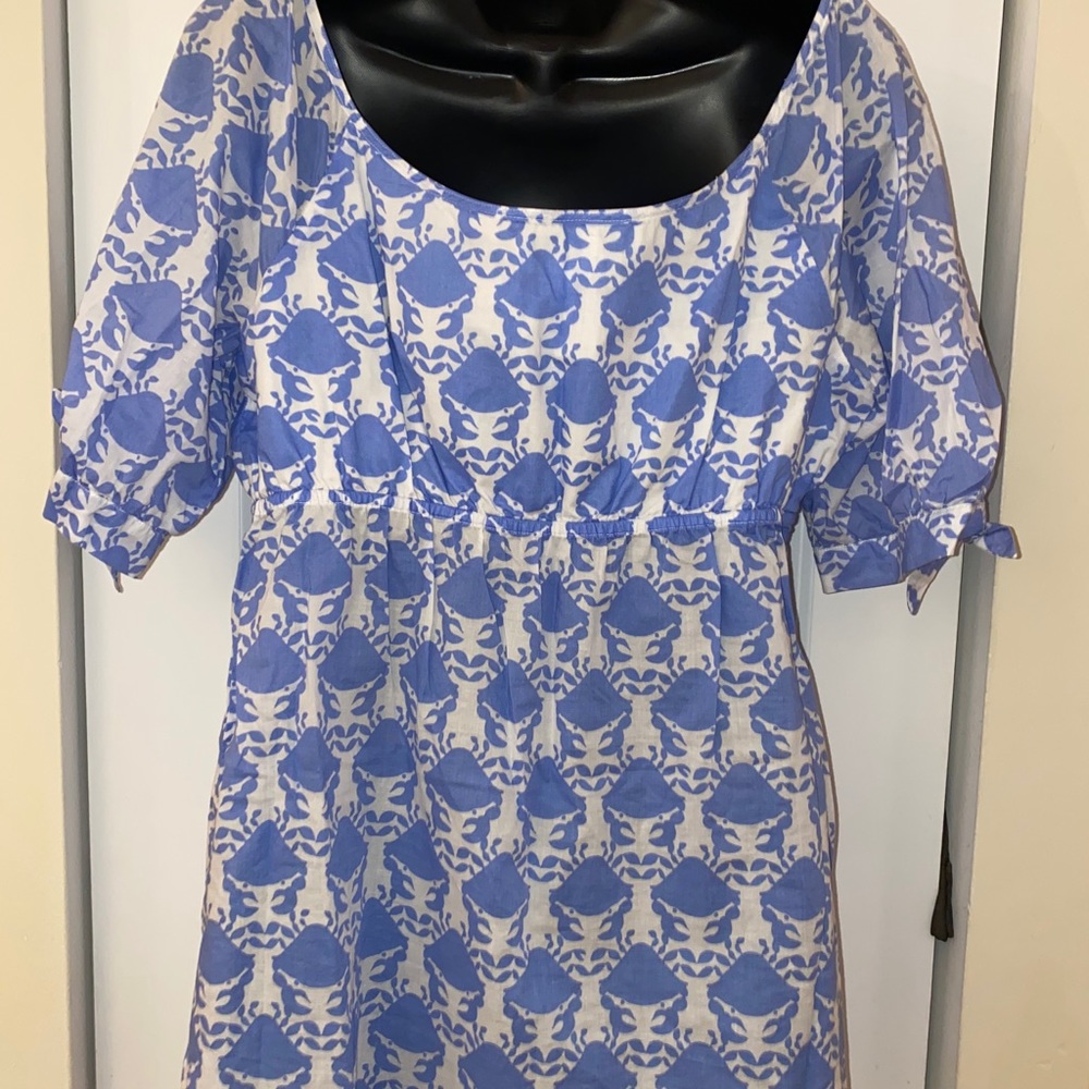Lilly Pulitzer pinched by a crap top